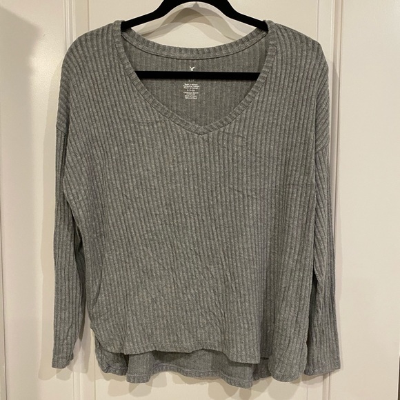 AE⭐️2/$25⭐️ribbed long sleeve grey v-neck top - Picture 1 of 5